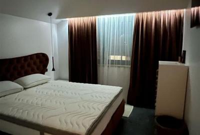 Apartament cu 3 camere decomandat în Podul de Fier