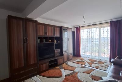 Apartament cu 3 camere semidecomandat, mobilat în Prelungirea Ghencea