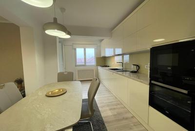 Apartament cu 3 camere decomandat, mobilat în Ultracentral