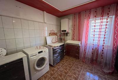 3 camere | 2 bai |  bucatarie inchisa | Etaj 2 | Centrala proprie - 3