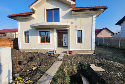 Casă individuală cu 4 camere în Sânandrei