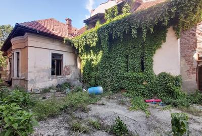 Vanzare casa veche de 288 mp si 440 mp teren in centrul Bucuresti - 1