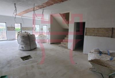 OFERTA Casa individuala cu panorama semifinisata necesita investitii - 1