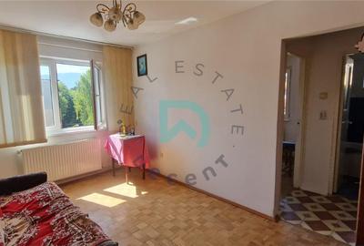 Apartament cu 2 camere semidecomandat în Gemenii