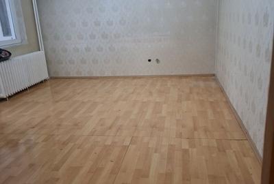 Apartament cu 2 camere decomandat în Titan