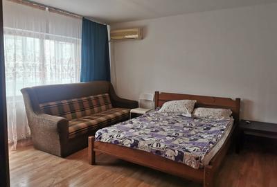 Garsonieră decomandată, mobilată în Vitan Mall