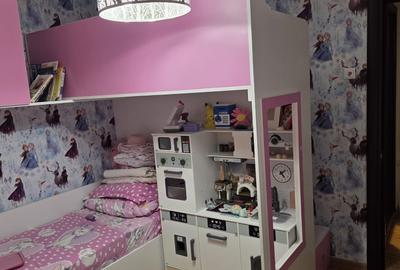 Apartament cu 3 camere semidecomandat, mobilat în Berceni