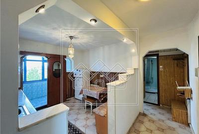 Apartament cu 2 camere decomandat în Vasile Aaron