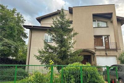 Casă individuală cu 8 camere în Iancu Nicolae