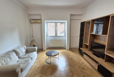 Apartament cu 3 camere semidecomandat în Universitate