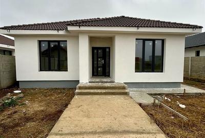 Casă individuală cu 4 camere în Sântandrei