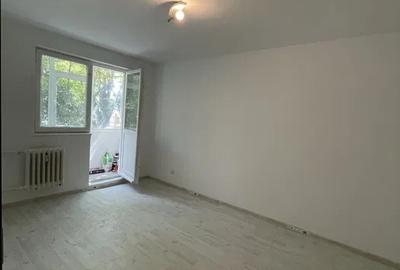 Apartament cu 2 camere, decomandat, etajul 1/4, zona Podu Ros - 2