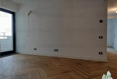 Apartament cu 3 camere semidecomandat în Pipera