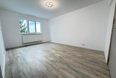 Garsoniera renovata recent, etaj intermediar - 1