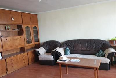 Apartament cu 3 camere decomandat, mobilat în Central