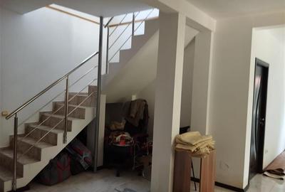 Vila de vanzare cu acces la padurea Izvorani in spatele casei si aproape de cent - 19
