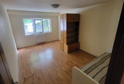 Apartament 2 camere, 50 mp, Decomandat, Etaj 1 –Zona Plopilor - 2