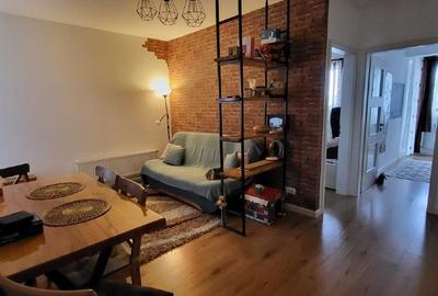 Apartament cu 3 camere semidecomandat în Central