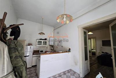DE VANZARE casa zona centrala,  61mp, pod mansardabil, 205000 euro - 2