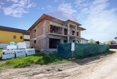 Vilă modernă P+1 în Ghimbav | 330 mp utili | Teren 815 mp - la roșu - 24