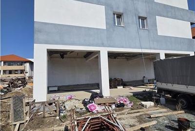 Spatiu Comercial Parter si Curte - in Constructie - 3