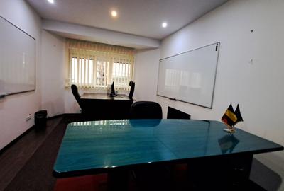 Apartament cu 4 camere decomandat, mobilat în Cotroceni