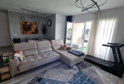 Apartament cu 3 camere semidecomandat în Odăi