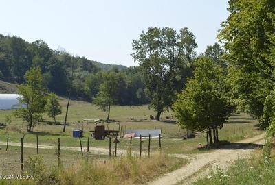 Bogati - Glimbocel, ferma zootehnica - cladiri 397 mp - teren 7490 mp! - 7