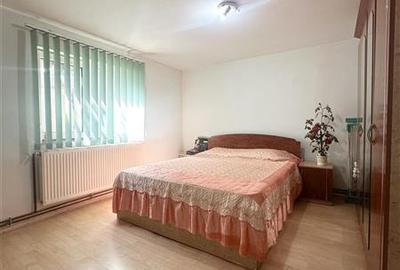 Casa cu Potential Multiplu, Pretabila Pentru Doua Familii sau Business, Chiar la - 10