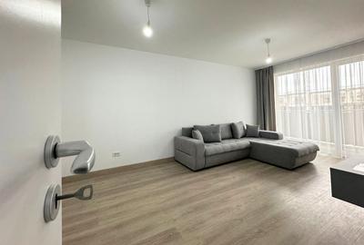 Apartament cu 3 camere decomandat în Tractorul