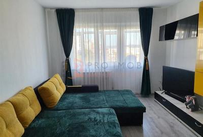 Apartament cu 3 camere decomandat, mobilat în Micro 3