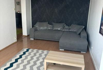 Apartament cu 3 camere decomandat, mobilat în Titan