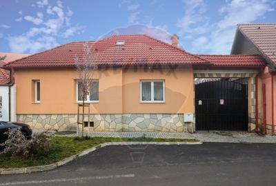 Casă săsească deosebită în Cristian – complet mobilată și utilată - 1