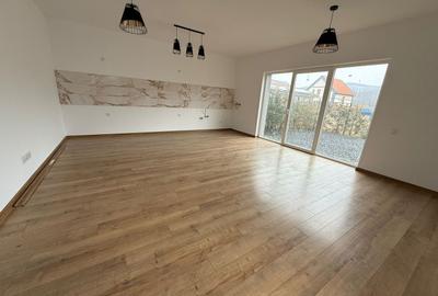 Duplex cu 3 camere în Exterior Est