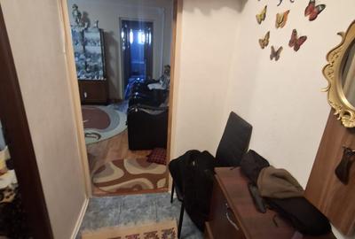 Apartament cu 3 camere, etajul 2/4, zona Dacia - 8