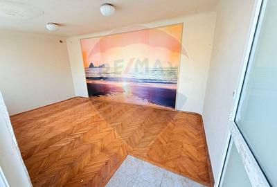 Casă de vanzare cu curte | 4 camere | Zona Gorjului | Teren generos - 12