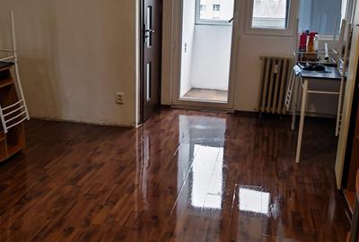 VANZARE GARSONIERA - 1