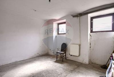 Apartament 4 camere spațioase,  curte,  zona Piata Catedralei - 21