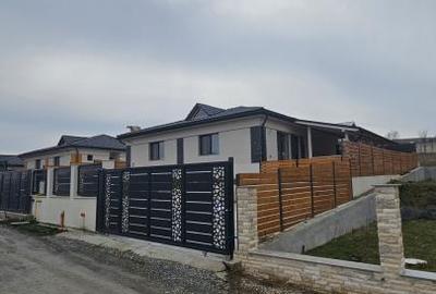 Casa individuala, 4 camere, curte 500mp, Corusu - 2