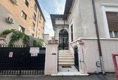 Casă individuală cu 9 camere în Grădina Icoanei