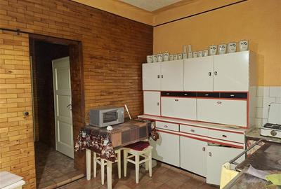 Casa 4 camere pivnita curte individuala Zona Lazaret - 8