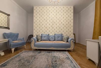 Apartament cu 3 camere semidecomandat, mobilat în Central