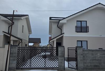 Duplex cu 4 camere în Moșnița Nouă