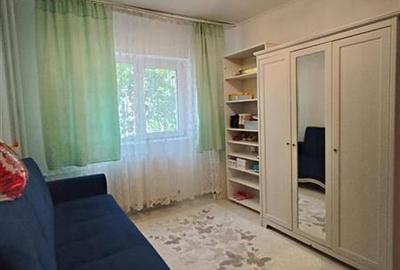 Apartament cu 3 camere decomandat în Fizicienilor