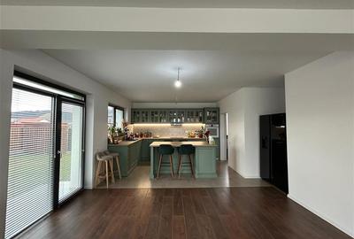 Vila spatioasa, mobilata si utilata, Harman - 1