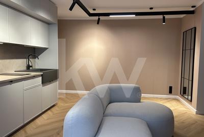 Apartament cu 3 camere semidecomandat, mobilat în Cedonia