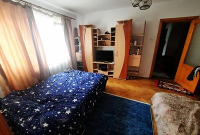 Apartament cu 2 camere, etajul 1/4, zona Podu Ros - 1