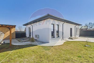 Casă cu 4 camere în Periș