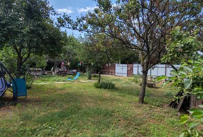 Casa demolabila , curte 597mp cu toate utilitatiile - 1