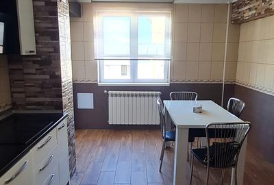 Apartament cu 3 camere decomandat, mobilat în Central